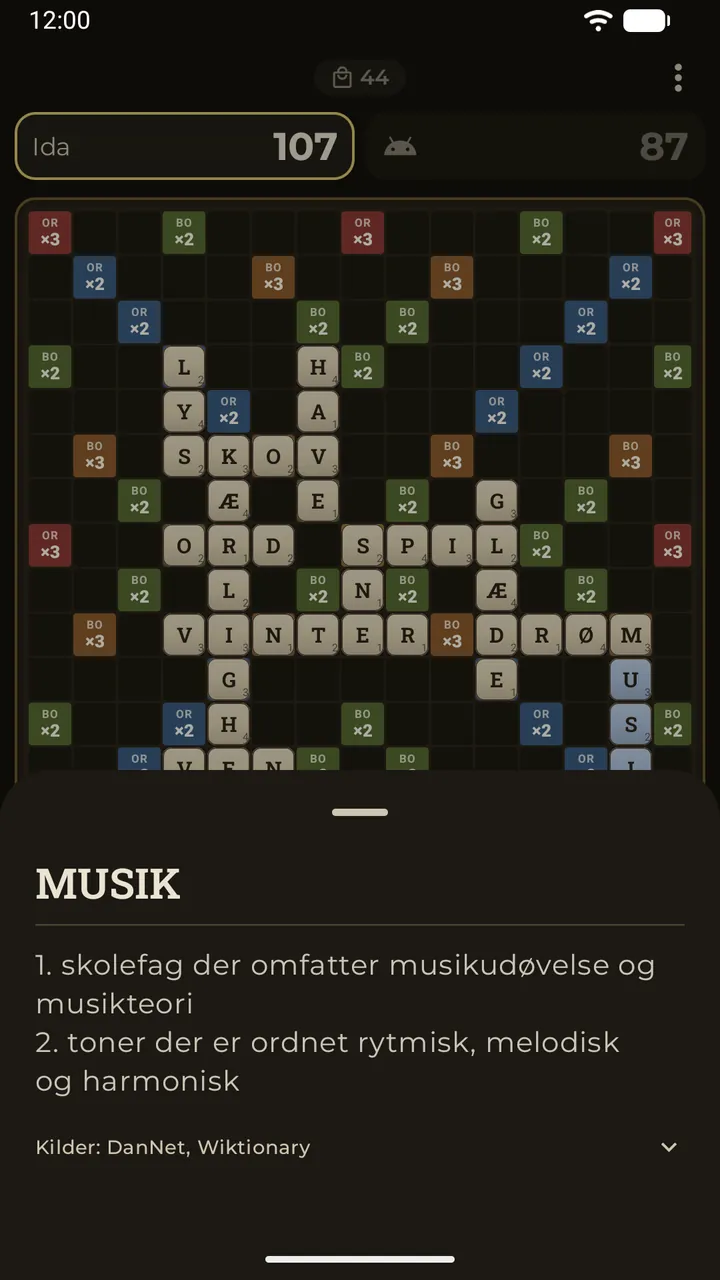 Et tryk på et ord på brættet åbner ordbogens definition