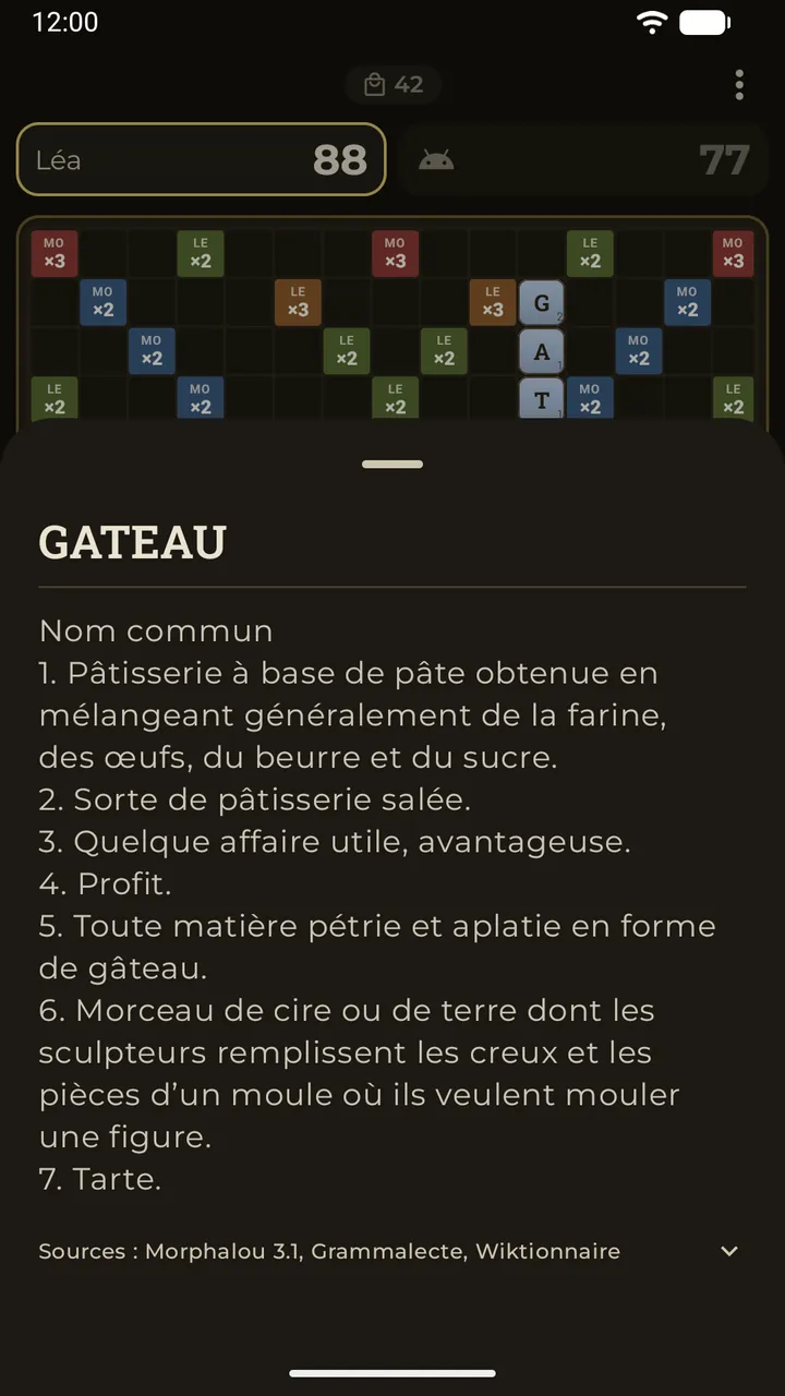 Toucher un mot du plateau ouvre sa définition du dictionnaire dans un volet