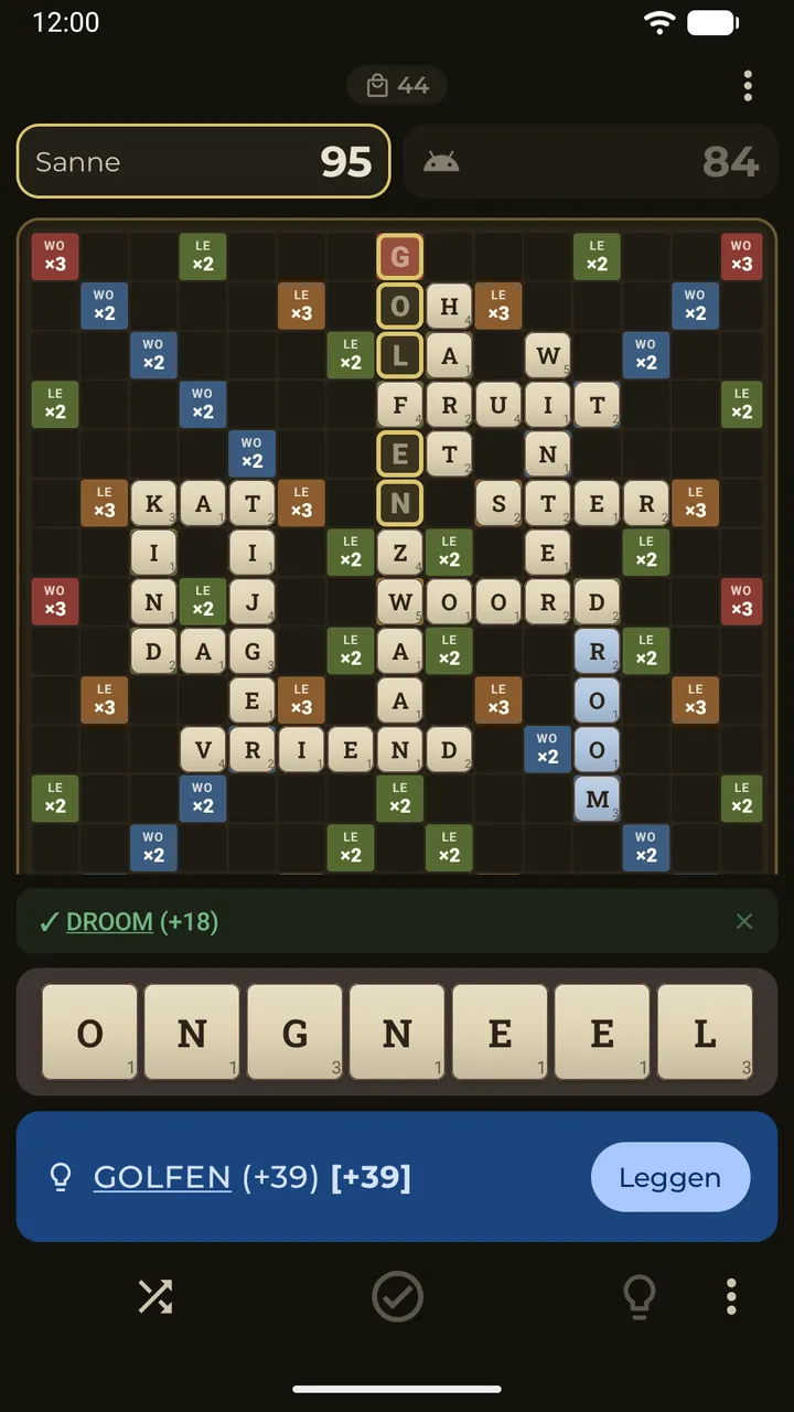 Een hint op het bord: een gouden ring en sjabloonletters tonen het beste woord, met de knop ‘Leggen’