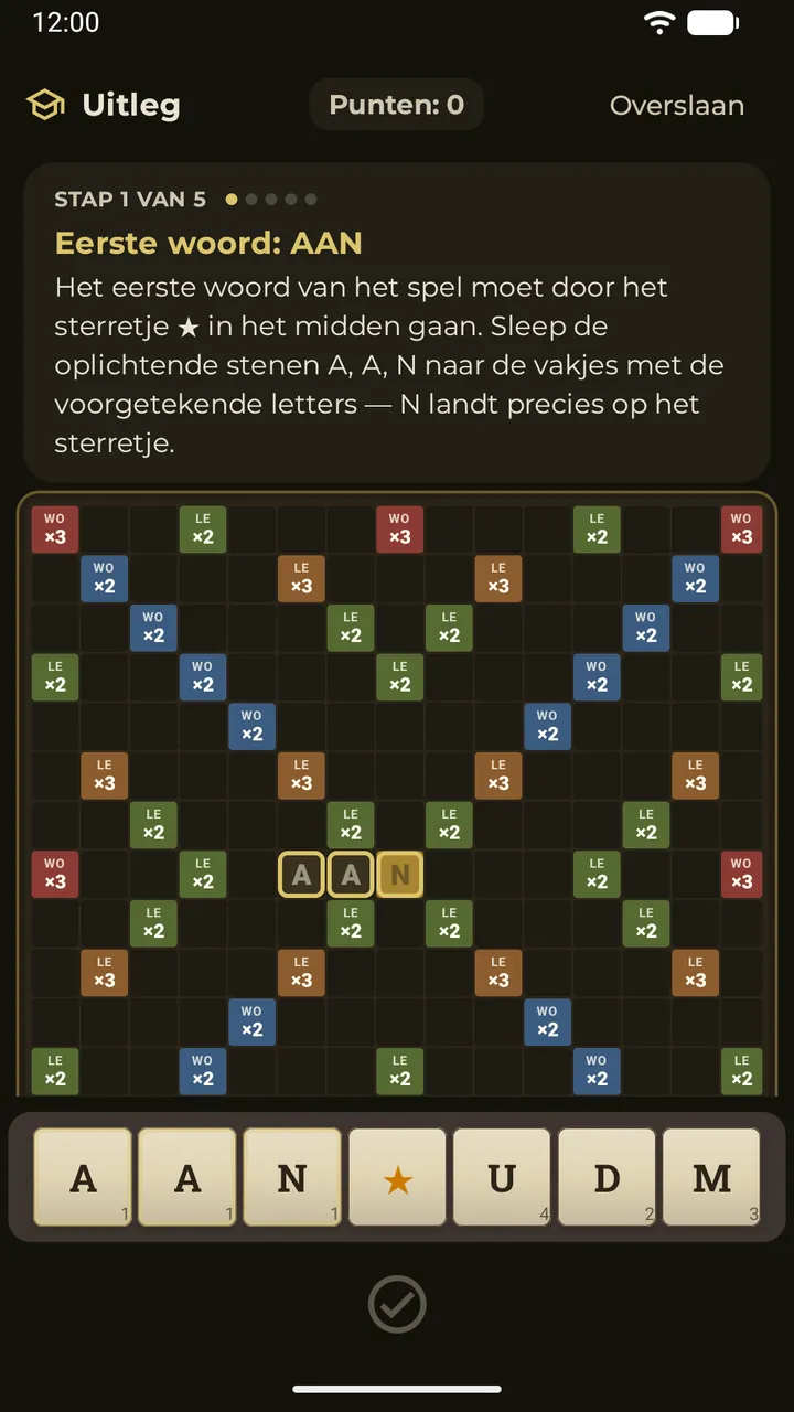 De interactieve uitleg begeleidt de eerste zet op het bord