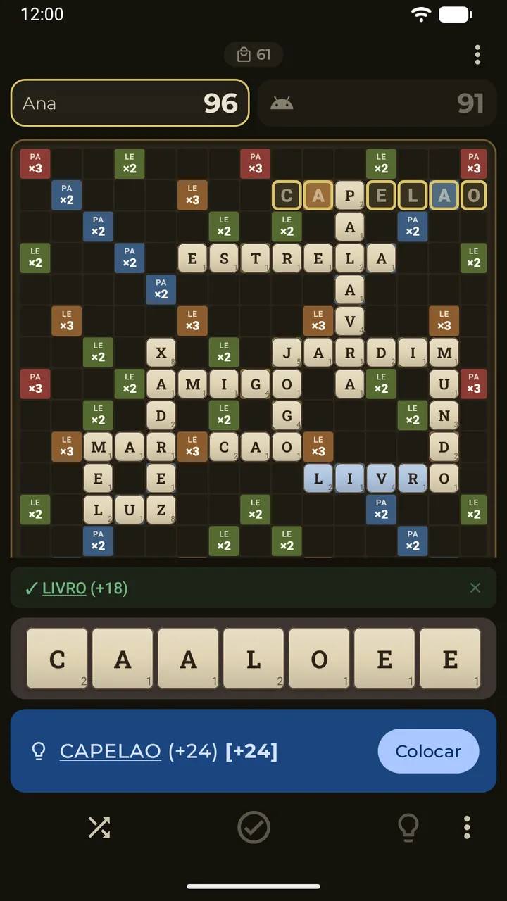 Uma dica revelada no tabuleiro: um anel dourado e letras vazadas mostram a melhor palavra, com um botão Colocar